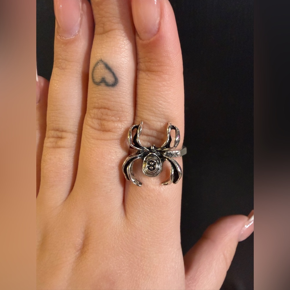 Silver Spider “8” Ring 🕷️